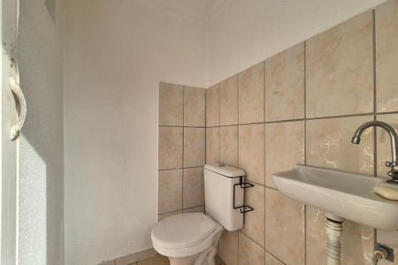 Casa à venda com 184m², 4 quartos e 4 vagas Casa à venda com 184m², 4 quartos e 4 vagasBanheiro de Serviço