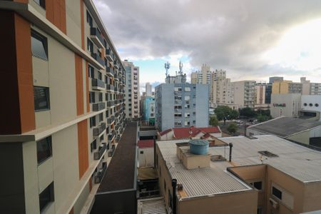 Vista da Sala/Quarto de kitnet/studio à venda com 1 quarto, 23m² em Cidade Baixa, Porto Alegre