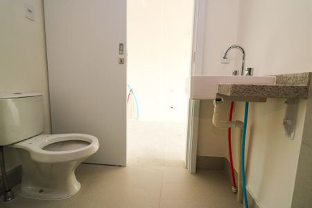Banheiro de kitnet/studio à venda com 1 quarto, 23m² em Cidade Baixa, Porto Alegre