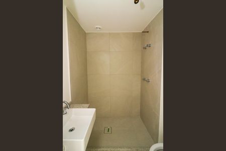 Banheiro de kitnet/studio à venda com 1 quarto, 23m² em Cidade Baixa, Porto Alegre