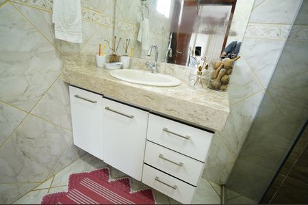 Casa à venda com 218m², 3 quartos e 2 vagas