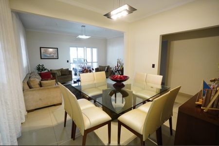 Casa à venda com 218m², 3 quartos e 2 vagas
