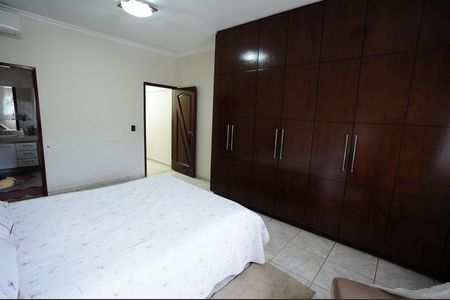 Casa à venda com 218m², 3 quartos e 2 vagas