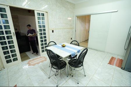 Casa à venda com 218m², 3 quartos e 2 vagas