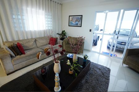 Casa à venda com 218m², 3 quartos e 2 vagas