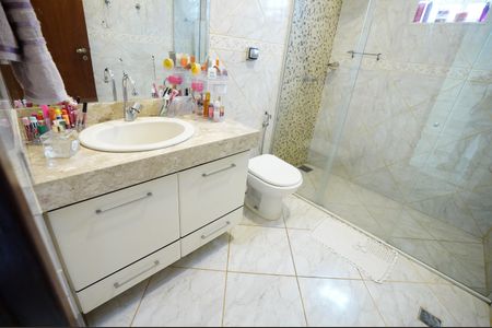 Casa à venda com 218m², 3 quartos e 2 vagas