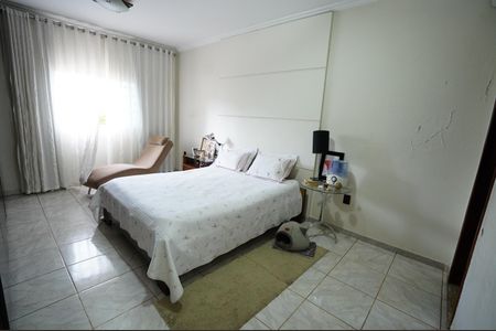 Casa à venda com 218m², 3 quartos e 2 vagas