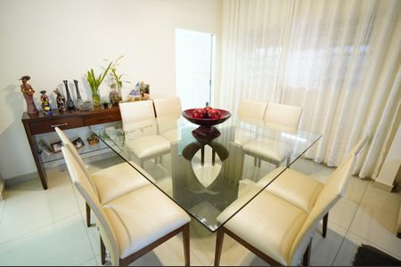 Casa à venda com 218m², 3 quartos e 2 vagas