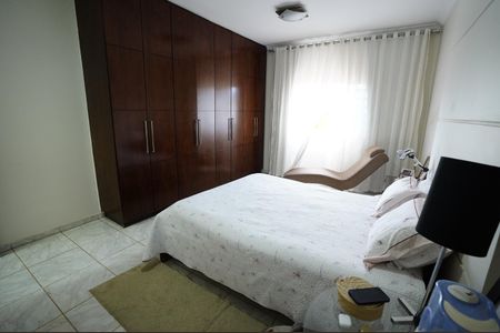 Casa à venda com 218m², 3 quartos e 2 vagas
