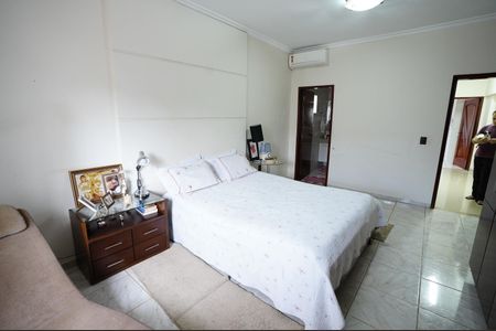 Casa à venda com 218m², 3 quartos e 2 vagas