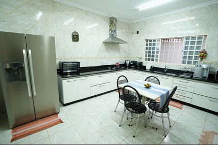 Casa à venda com 218m², 3 quartos e 2 vagas
