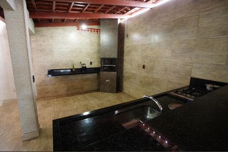 Casa à venda com 218m², 3 quartos e 2 vagas