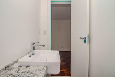 Apartamento à venda com 66m², 2 quartos e 1 vaga Apartamento à venda com 66m², 2 quartos e 1 vagaBanheiro Social