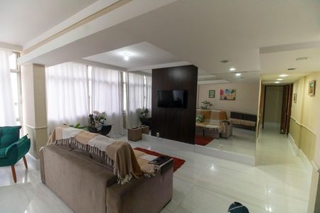 Apartamento à venda com 120m², 3 quartos e 2 vagas Apartamento à venda com 120m², 3 quartos e 2 vagasSala