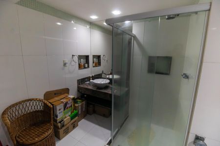 Apartamento à venda com 120m², 3 quartos e 2 vagas Apartamento à venda com 120m², 3 quartos e 2 vagasBanheiro da Suíte