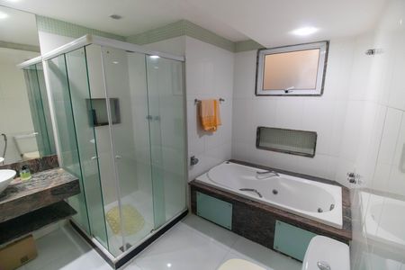 Apartamento à venda com 120m², 3 quartos e 2 vagas Apartamento à venda com 120m², 3 quartos e 2 vagasBanheiro da Suíte