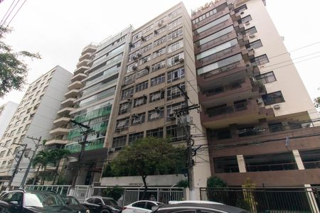 Apartamento à venda com 120m², 3 quartos e 2 vagas Apartamento à venda com 120m², 3 quartos e 2 vagasFachada