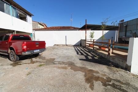 Casa para alugar com 300m², 3 quartos e 8 vagasQuintal