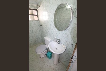 Casa para alugar com 300m², 3 quartos e 8 vagasBanheiro 2