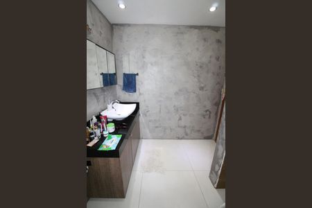 Casa para alugar com 300m², 3 quartos e 8 vagasBanheiro 1