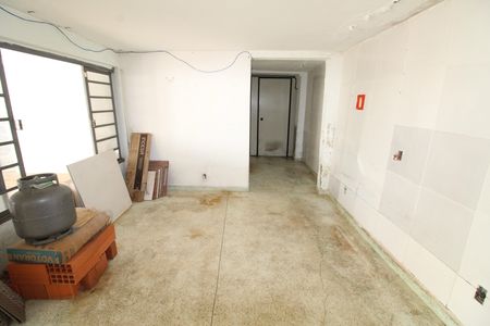 Casa para alugar com 300m², 3 quartos e 8 vagasSala Quintal