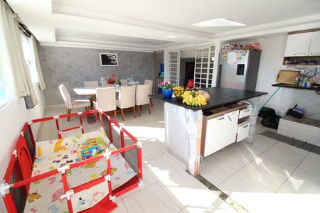 Casa para alugar com 300m², 3 quartos e 8 vagasCozinha