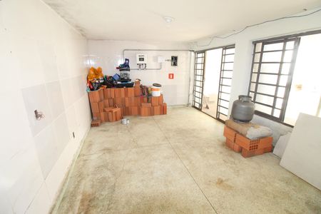 Casa para alugar com 300m², 3 quartos e 8 vagasSala Quintal