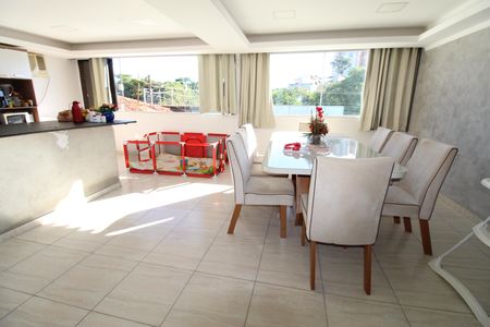 Casa para alugar com 300m², 3 quartos e 8 vagasCozinha