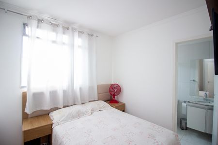 Quarto Suíte de apartamento à venda com 2 quartos, 55m² em Cabral, Contagem