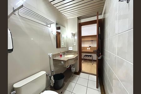 Banheiro  de apartamento para alugar com 1 quarto, 59m² em Centro, Florianópolis