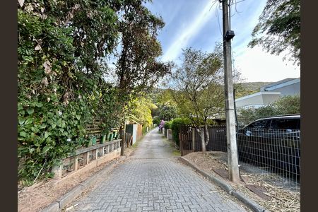Casa de condomínio para alugar com 1m², 3 quartos e 1 vaga Casa de condomínio para alugar com 1m², 3 quartos e 1 vagaFachada