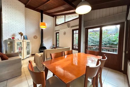 Casa de condomínio para alugar com 1m², 3 quartos e 1 vaga Casa de condomínio para alugar com 1m², 3 quartos e 1 vagaSala