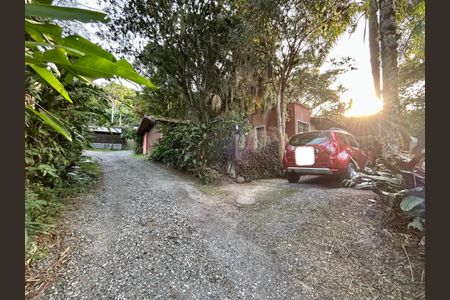 Casa de condomínio para alugar com 1m², 3 quartos e 1 vaga Casa de condomínio para alugar com 1m², 3 quartos e 1 vagaFachada
