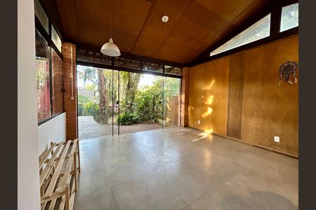 Casa de condomínio para alugar com 1m², 3 quartos e 1 vaga Casa de condomínio para alugar com 1m², 3 quartos e 1 vagaSuíte