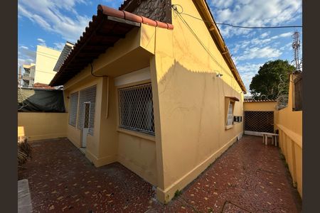 Casa para alugar com 500m², 2 quartos e 3 vagasFachada