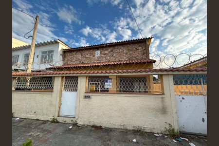 Casa para alugar com 500m², 2 quartos e 3 vagasFachada + placa