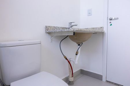 Apartamento para alugar com 66m², 2 quartos e 1 vaga Apartamento para alugar com 66m², 2 quartos e 1 vagaBanheiro da Suíte