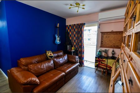 Apartamento à venda com 68m², 2 quartos e 1 vaga Apartamento à venda com 68m², 2 quartos e 1 vagaSala
