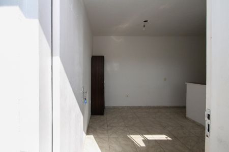 Entrada de casa para alugar com 1 quarto, 60m² em Parque Miguel Mirizola, Cotia