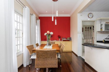 Casa à venda com 360m², 3 quartos e 2 vagas Casa à venda com 360m², 3 quartos e 2 vagasSala