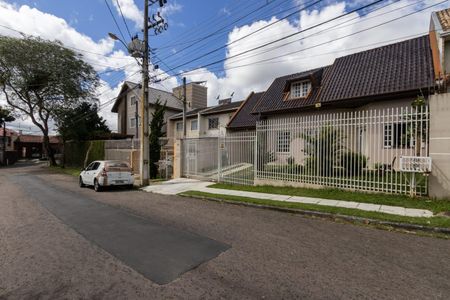 Casa à venda com 360m², 3 quartos e 2 vagas Casa à venda com 360m², 3 quartos e 2 vagasFachada