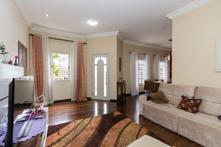 Casa à venda com 360m², 3 quartos e 2 vagas Casa à venda com 360m², 3 quartos e 2 vagasSala