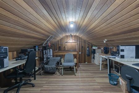 Casa à venda com 360m², 3 quartos e 2 vagas Casa à venda com 360m², 3 quartos e 2 vagasático