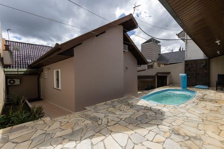 Casa à venda com 360m², 3 quartos e 2 vagas Casa à venda com 360m², 3 quartos e 2 vagasÁrea Externa- Piscina