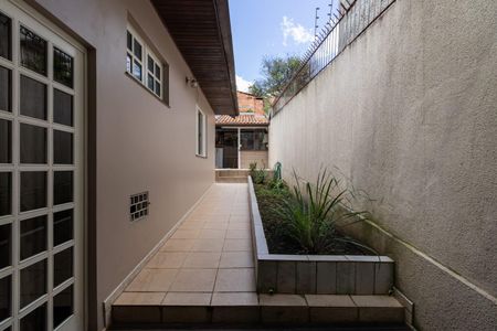 Casa à venda com 360m², 3 quartos e 2 vagas Casa à venda com 360m², 3 quartos e 2 vagasÁrea Externa