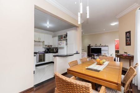 Casa à venda com 360m², 3 quartos e 2 vagas Casa à venda com 360m², 3 quartos e 2 vagasSala