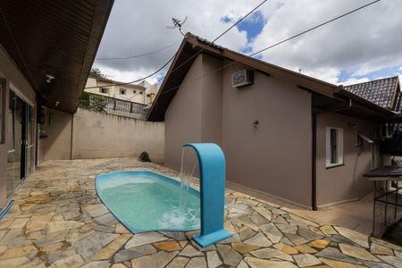 Casa à venda com 360m², 3 quartos e 2 vagas Casa à venda com 360m², 3 quartos e 2 vagasÁrea Externa- Piscina
