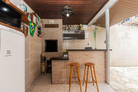 Casa à venda com 360m², 3 quartos e 2 vagas Casa à venda com 360m², 3 quartos e 2 vagasÁrea com Churrasqueira