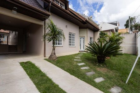 Casa à venda com 360m², 3 quartos e 2 vagas Casa à venda com 360m², 3 quartos e 2 vagasFachada
