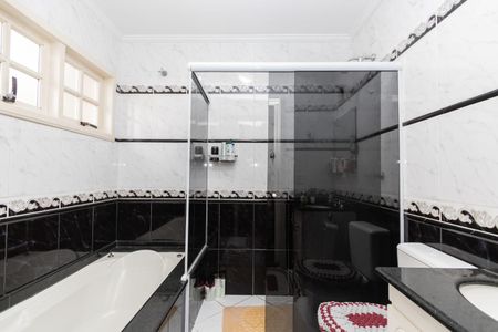 Casa à venda com 360m², 3 quartos e 2 vagas Casa à venda com 360m², 3 quartos e 2 vagasBanheiro da Suíte
